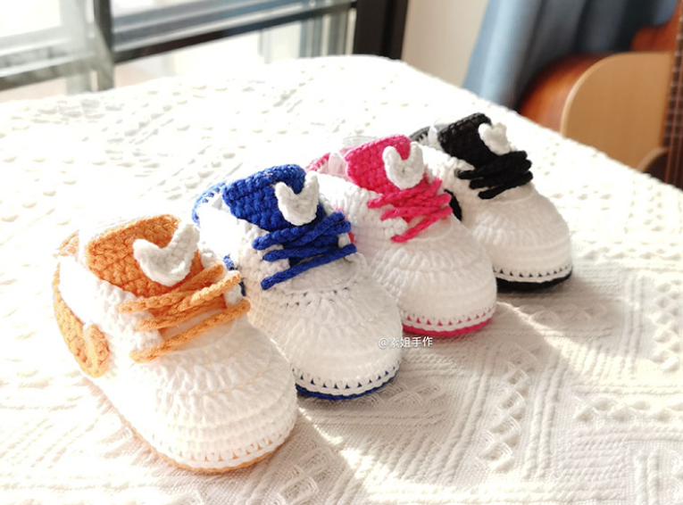 NEWBORN BABY BOOTIES